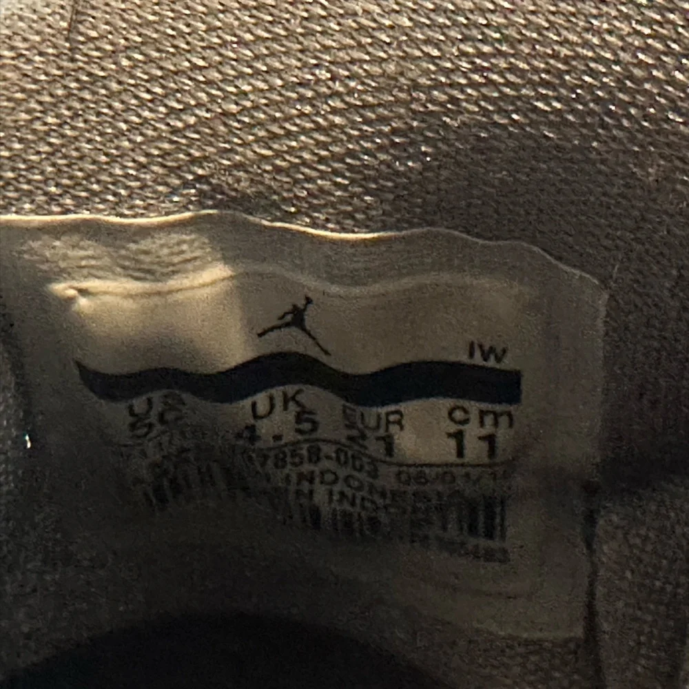 Jordan black grey